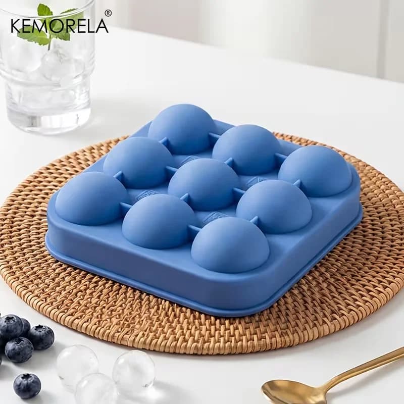 Форма для льда «Футбольный мяч» с 9 ячейками и крышкой